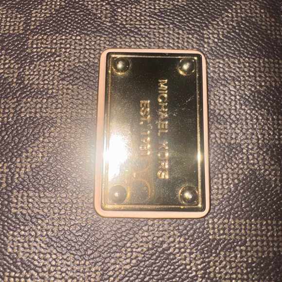 Michael Kors IPAD Cover w/ Zipper Compartment - Picture 2 of 16